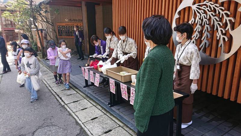 ～　春のお花見弁当　♪　～