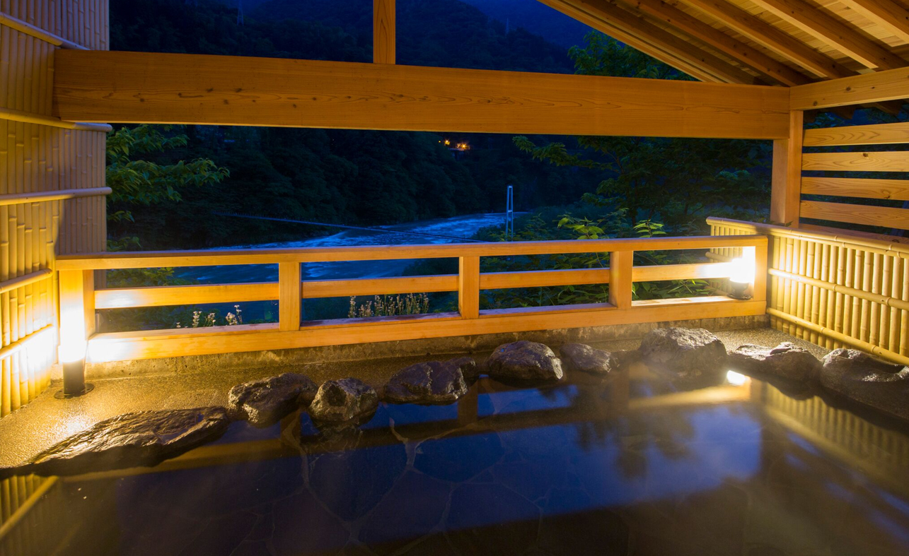 貸切露天風呂 岩の湯・せせらぎ