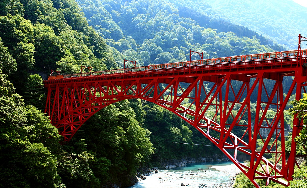 黒部峡谷鉄道 → 4月下旬から11月末まで